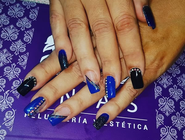 fotos de uñas de porcalana en ondass peluquería y estética