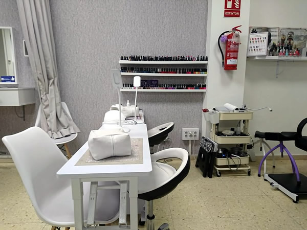 sala de uñas en ondass peluquería y estética