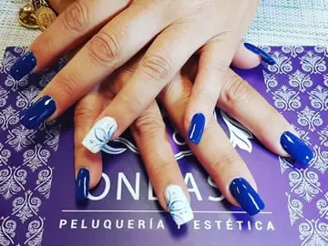 zona de manicura en ondass peluquería