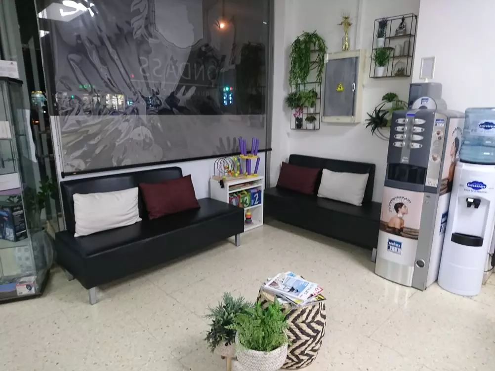 sala de espera de ondass peluquería y estética