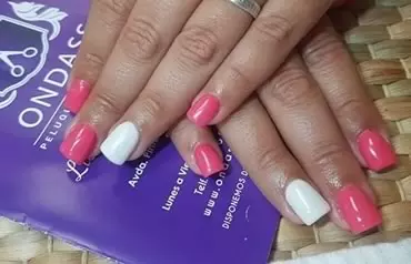 servicios de uñas de porcelana en 7 Palmas en Ondass Peluquería